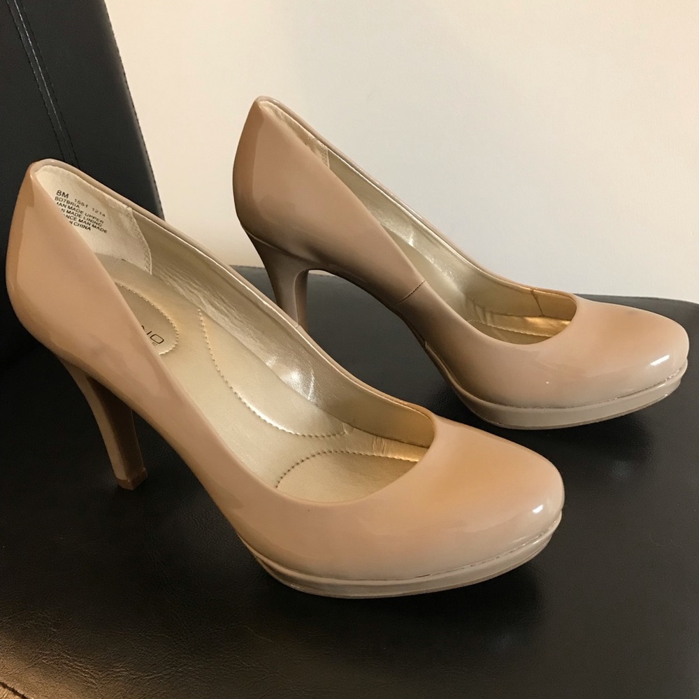 Bandolino nude 3 1/2 inch platform heels